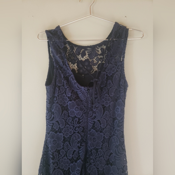 Le Chateau navy lace cocktail dress. Size xs - Picture 2 of 3